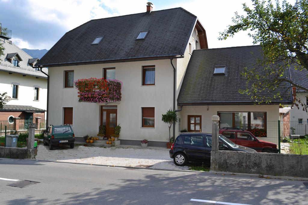 Apartmaji Pri Ticelnu Бовец Экстерьер фото